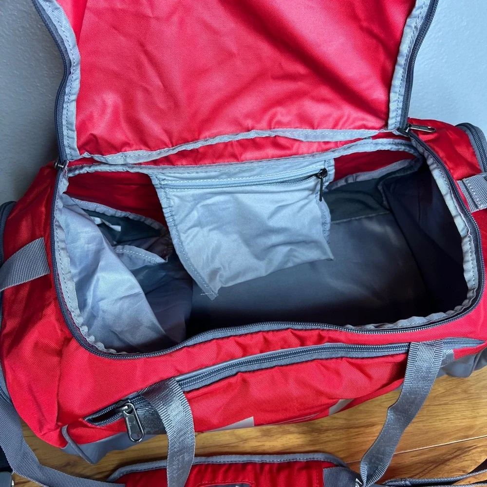 Under Armour Storm Undeniable 3.0 Duffle Gym Bag Medium Red Sports Travel